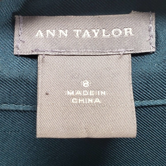 Ann Taylor Green Button-Down Size 8 Collared V-Neck Long Sleeve Blouse - Picture 2 of 4